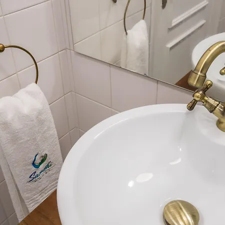 Sandhi House - Yoga & Wellness بيت ضيافة إيريسييرا